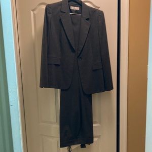 Tahari suit with pants gray size 16 with tags